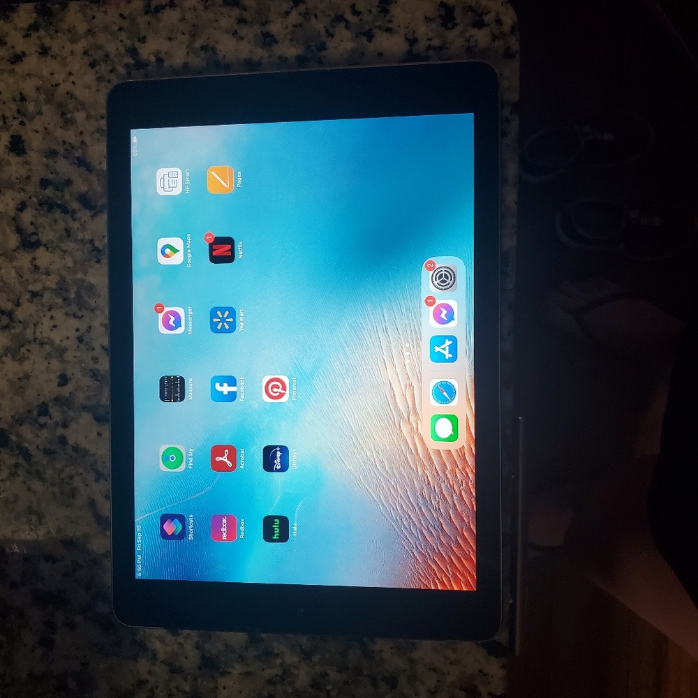 Apple iPad 5th Generation 128 gb cellular ATT